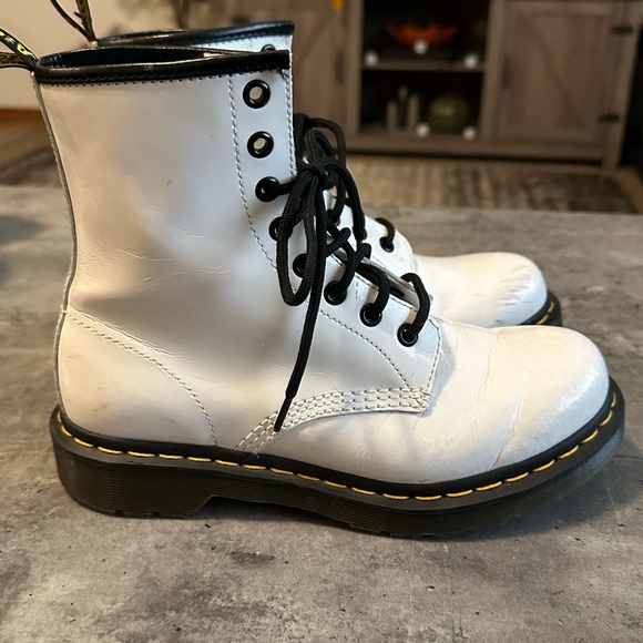 Doc Martens-Boots- Size 7 - Picture 6 of 10